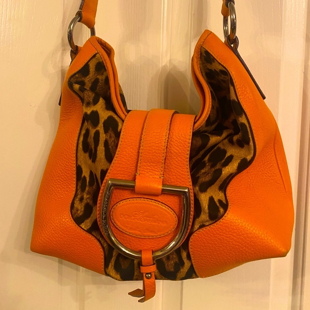 Dolce and Gabbana luxury leopard shoulder bag.🔥EUC